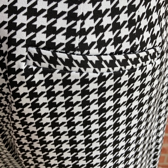 Soho Black/White Houndstooth Print Stretch Pants - Picture 8 of 9